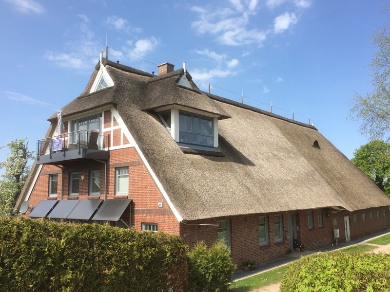 Stahlbalkon mit Aussicht auf Elblandschaft