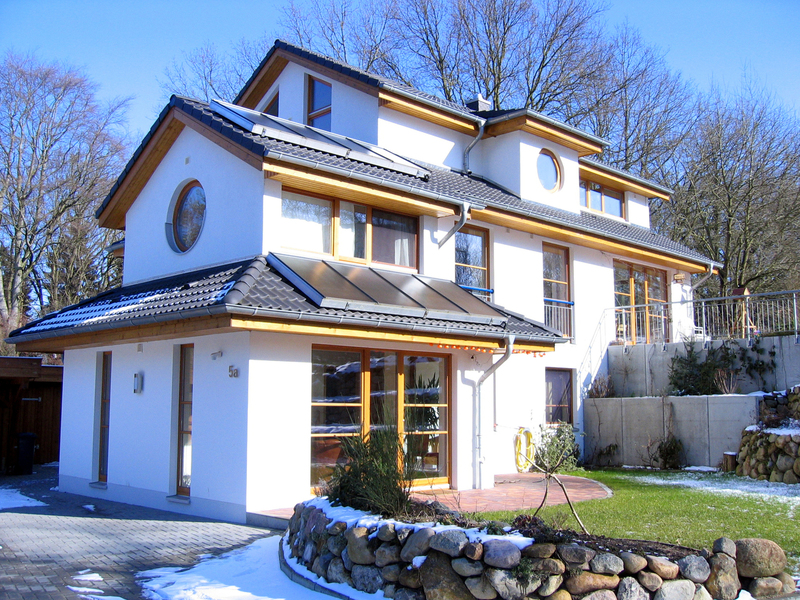 Neubau eines Zweifamilienhauses in Hanglage mit Atelier